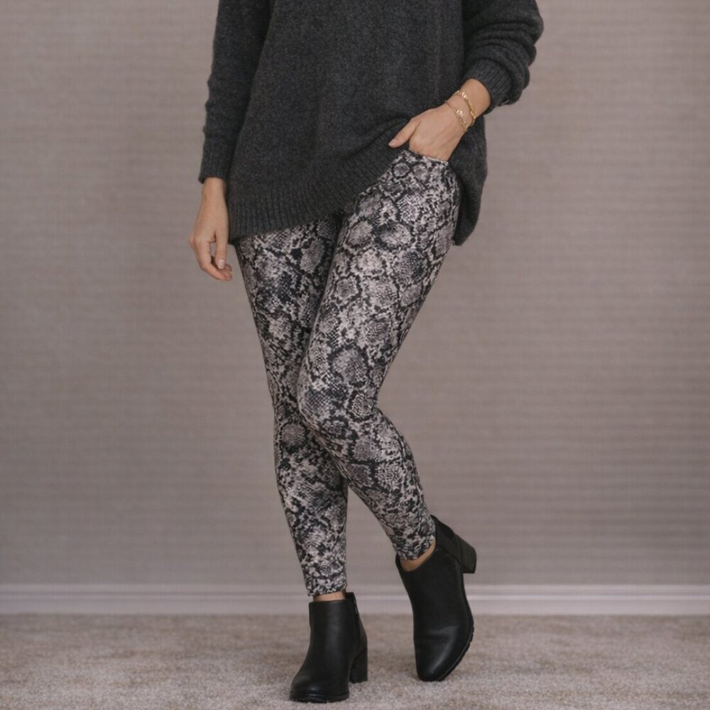 Just Cozy Fleece Lined Leggings Black Grey Snake Print Soft Stretch M/L